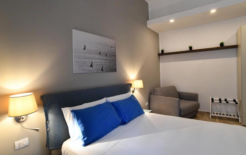 Il Picchio Di Chiaia Hotel เนเปิลส์ ภายนอก รูปภาพ